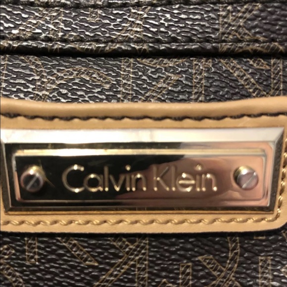 Calvin Klein Small Crossbody. Brown Leather. - Picture 4 of 7